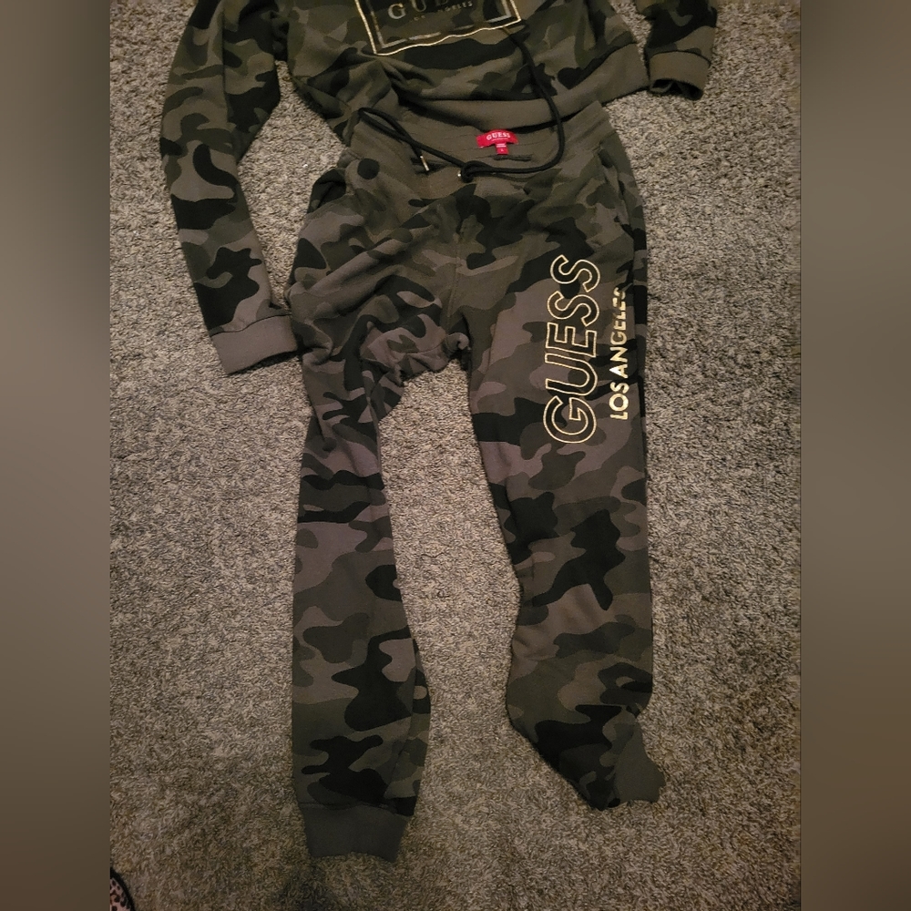 Guess army fatigue sweatsuit
